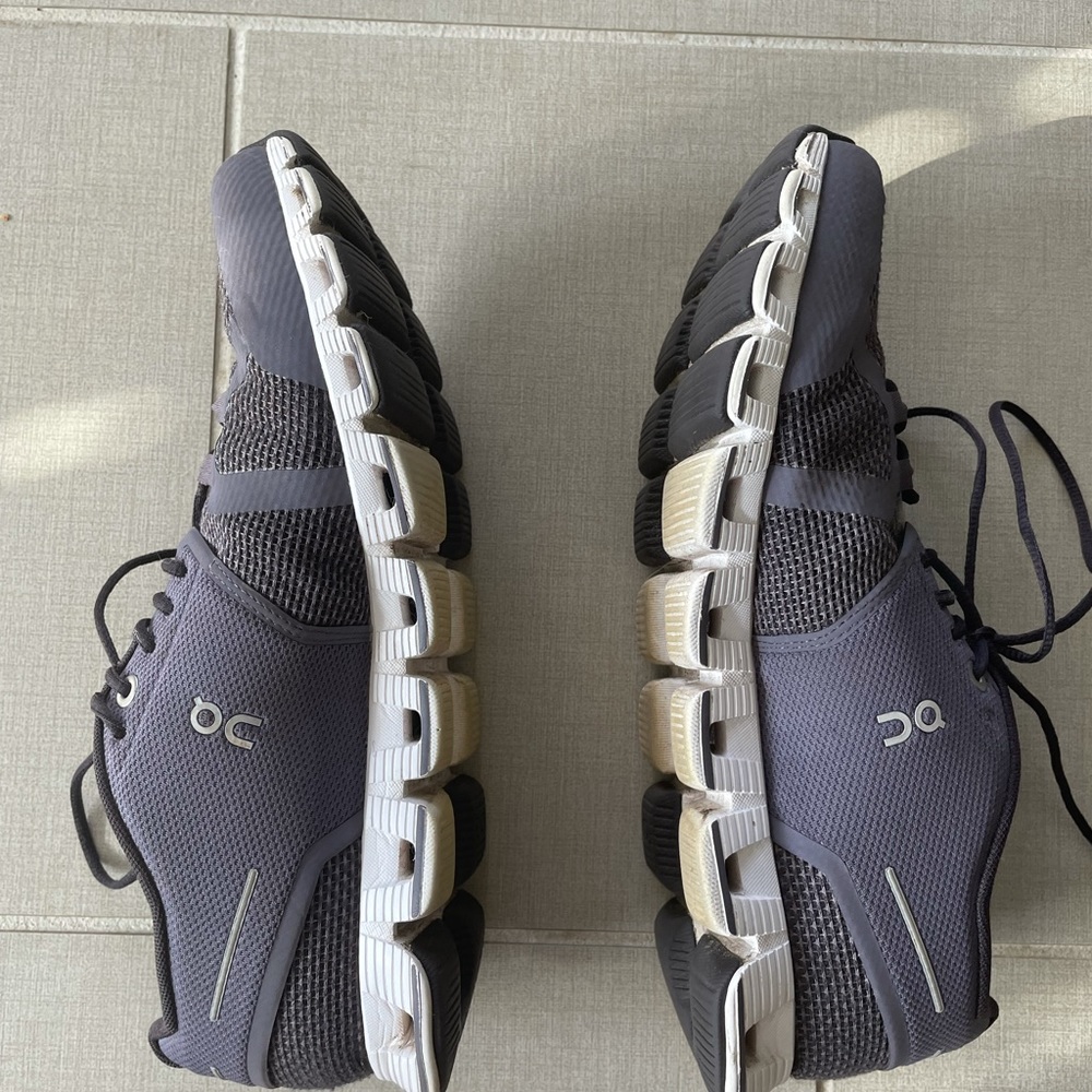 ON Cloud Swiss Running Shoes